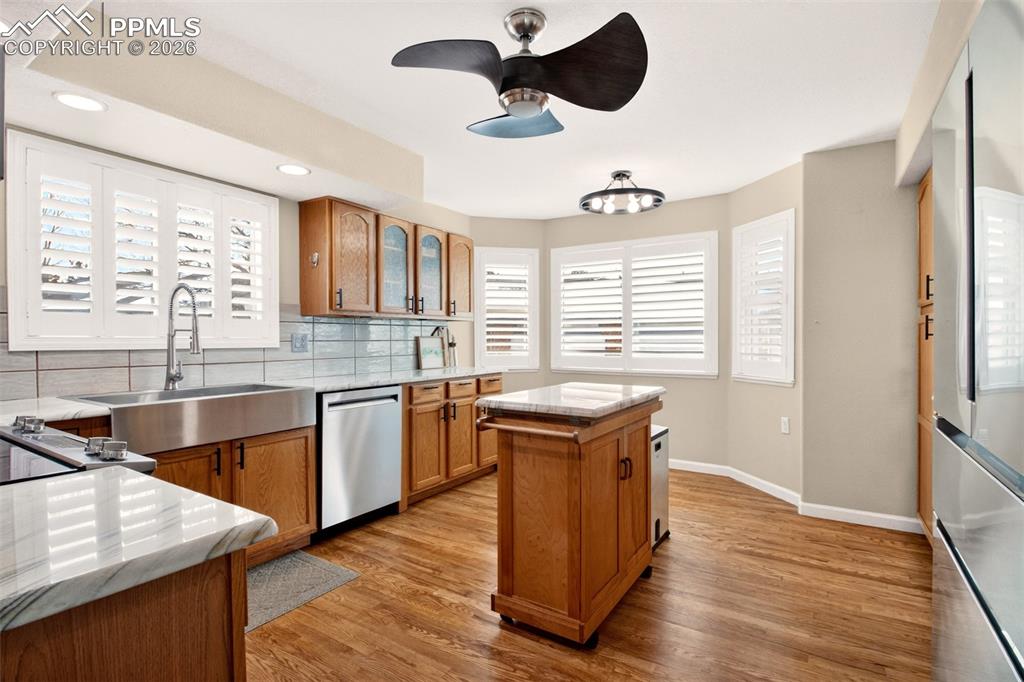 Image 6 of 42: Kitchen