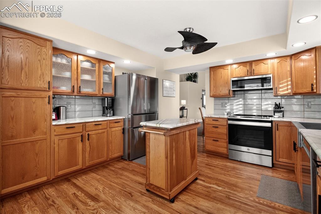 Image 8 of 42: Kitchen