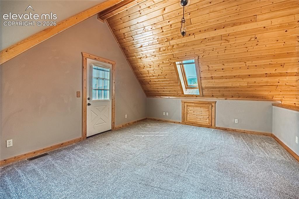 Image 18 of 50: Bonus Room