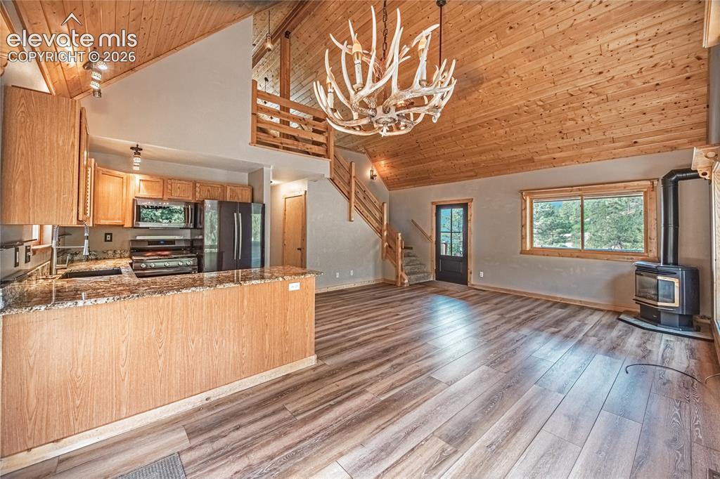 Image 9 of 50: Kitchen