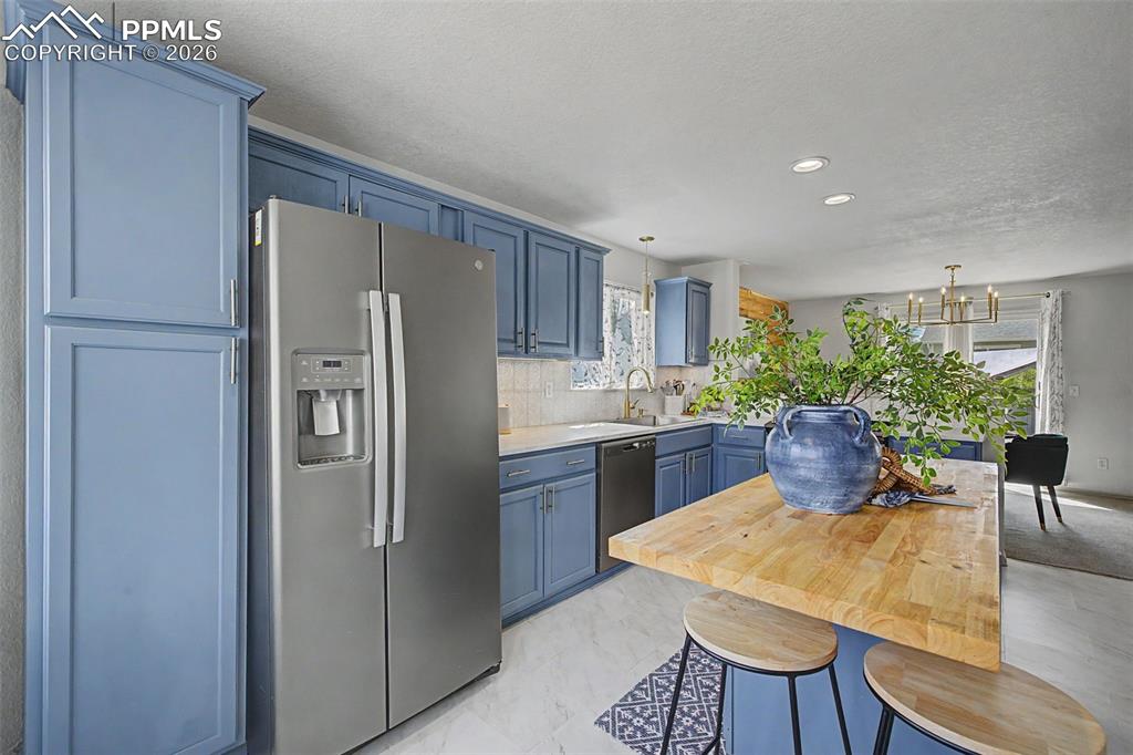 Image 10 of 41: Kitchen