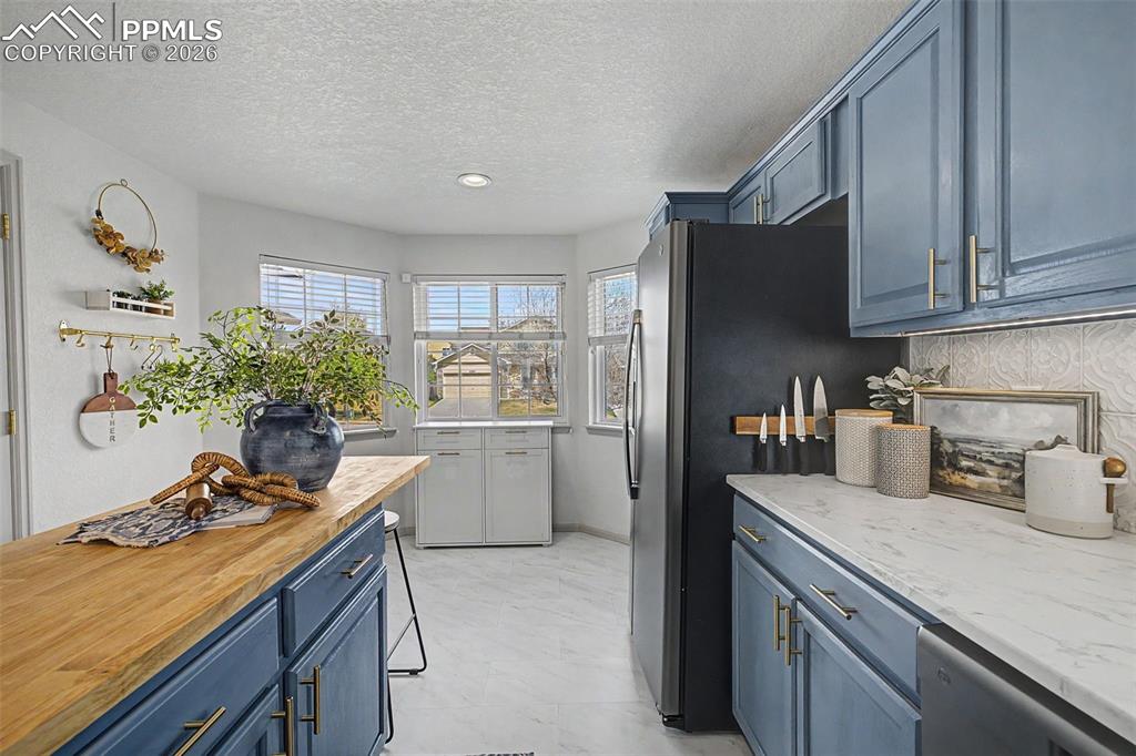 Image 8 of 41: Kitchen