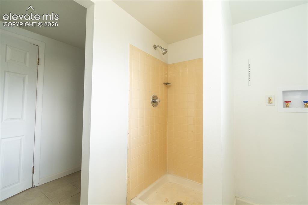 Image 4 of 47: Bathroom