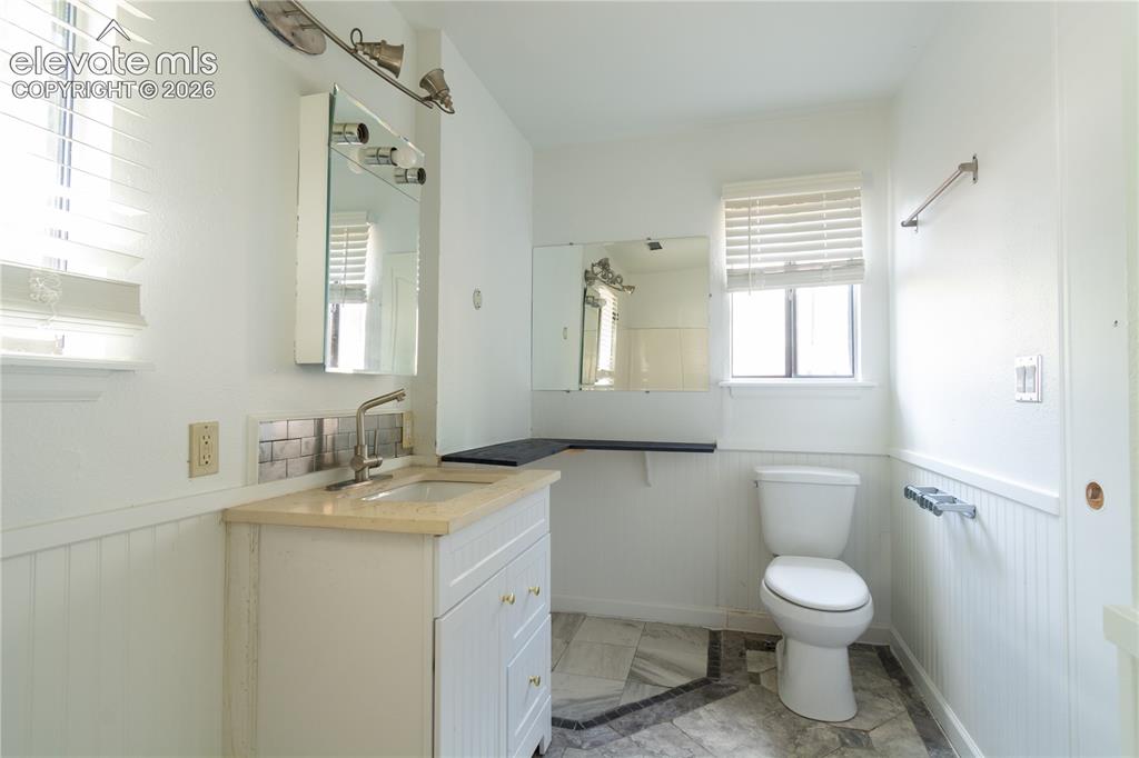 Image 42 of 47: Bathroom