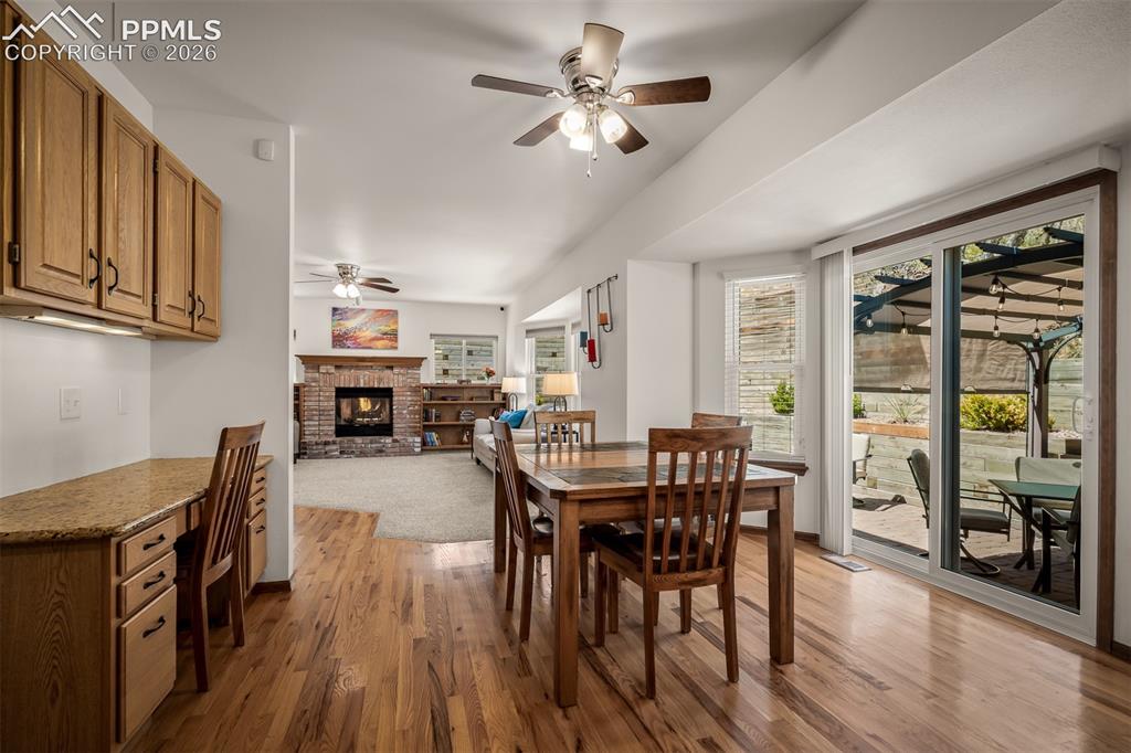 Image 11 of 50: Dining Area