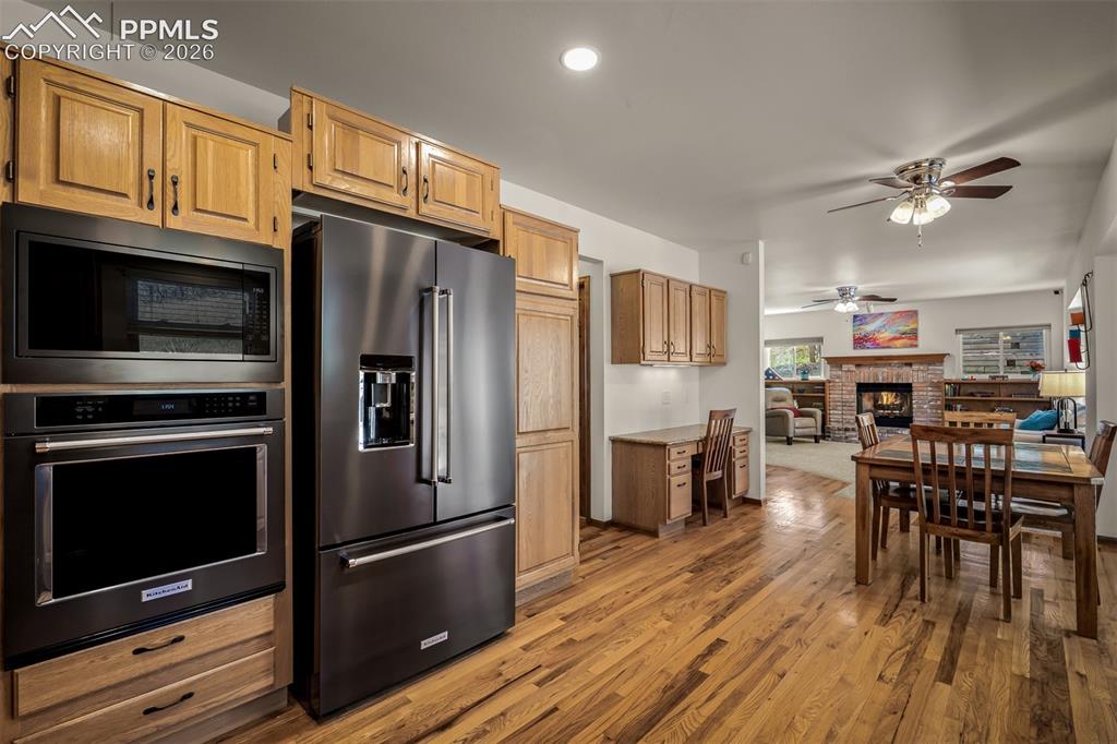 Image 16 of 50: Kitchen
