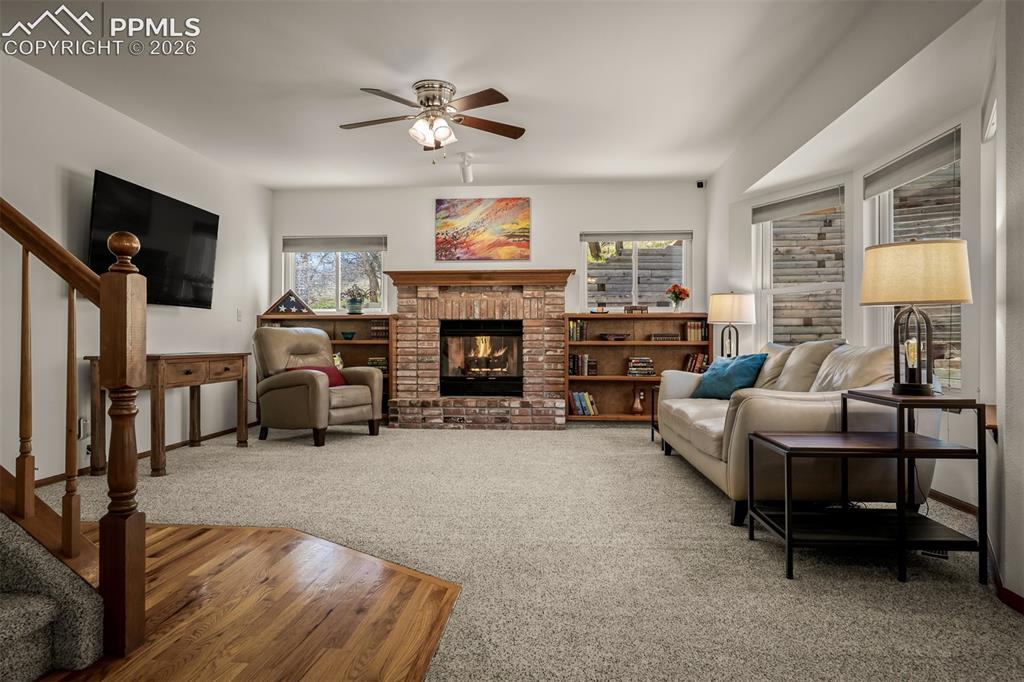 Image 6 of 50: Living Room