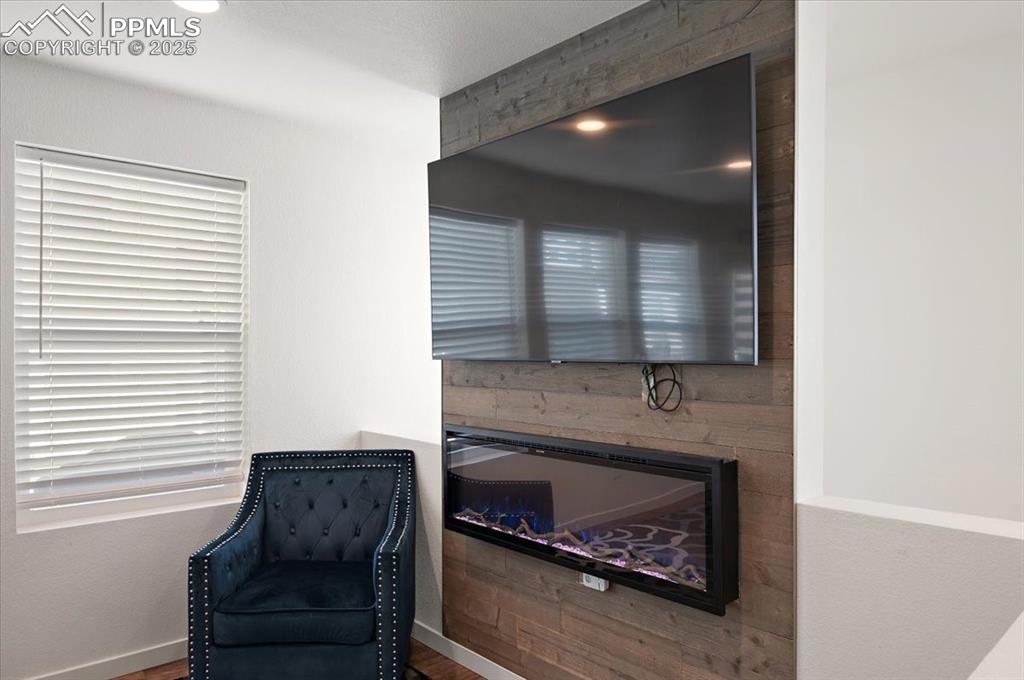 Image 10 of 27: Sitting Room