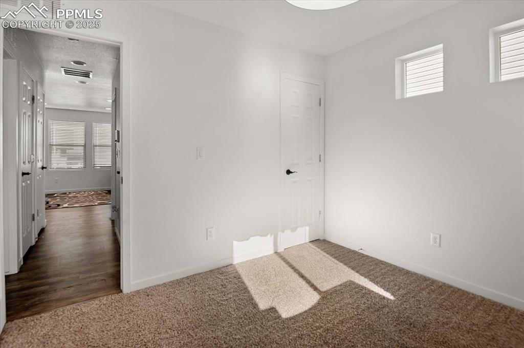 Image 13 of 27: Bedroom