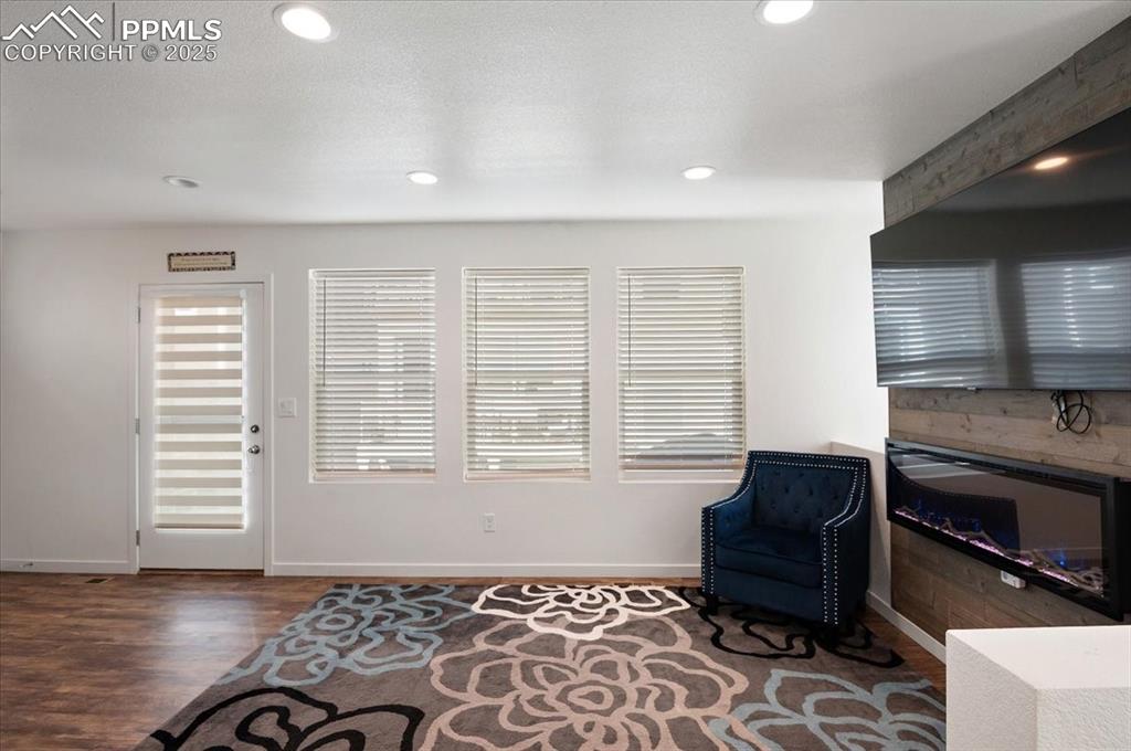 Image 9 of 27: Sitting Room