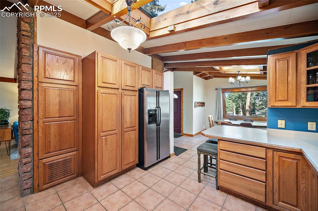 Image 16 of 50: Kitchen