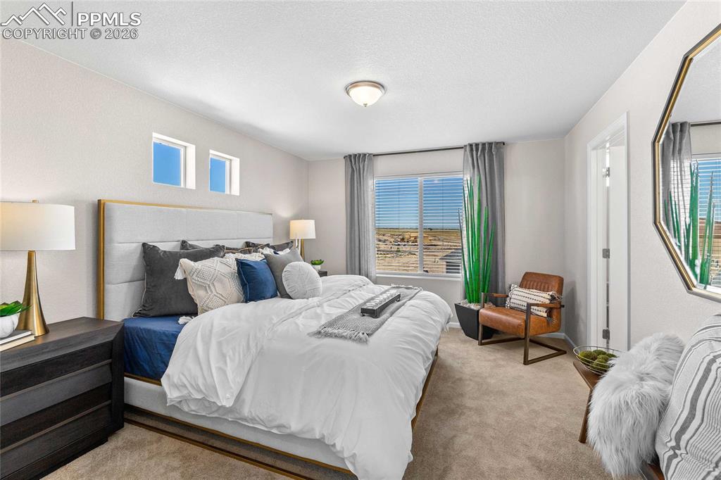 Image 22 of 25: Photos of a model home