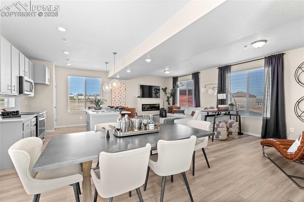 Image 3 of 25: Photos of a model home