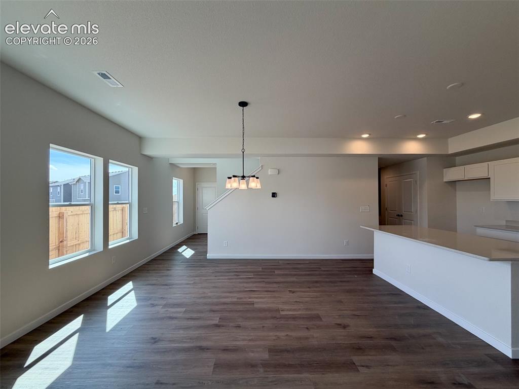 Image 7 of 36: Dining Area