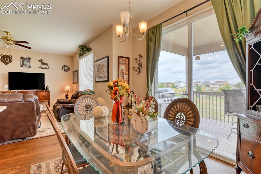 Image 11 of 47: Dining Area