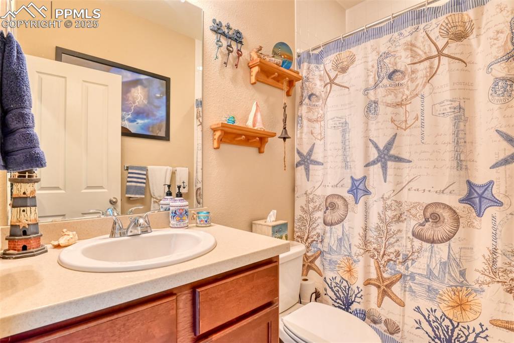 Image 25 of 47: Bathroom