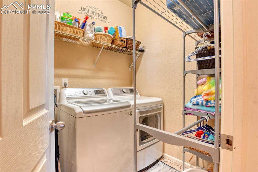 Image 28 of 47: Main Level 6x7 room