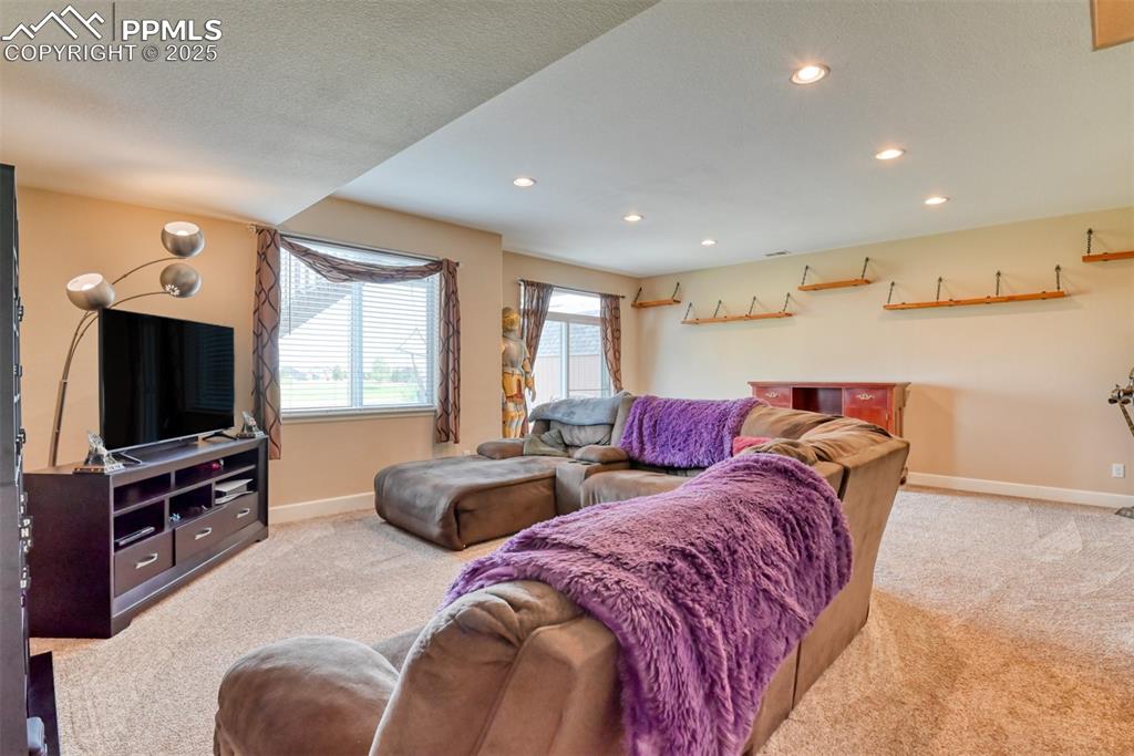 Image 31 of 47: Family Room