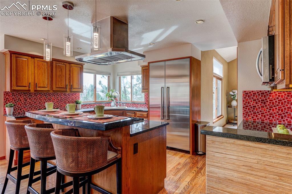 Image 11 of 39: Kitchen