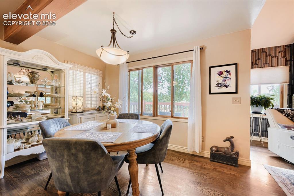 Image 11 of 34: Dining Area