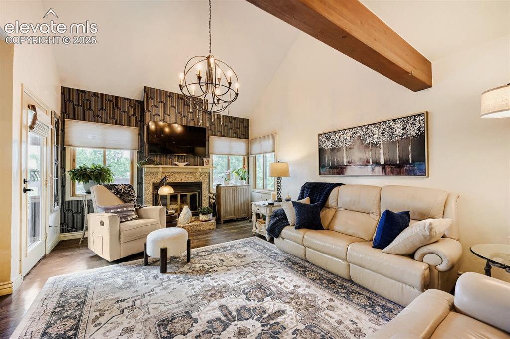 Image 4 of 34: Vaulted ceilings 