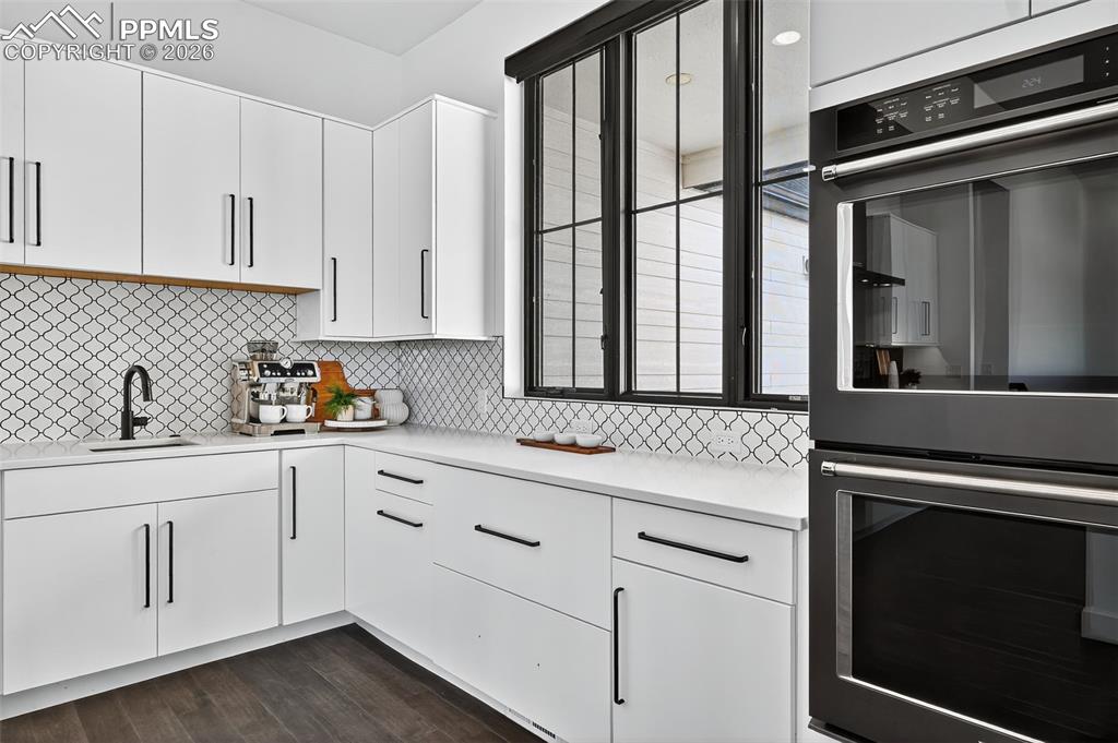 Image 13 of 44: Large back kitchen