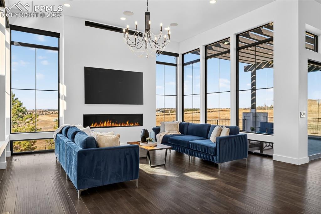 Image 17 of 44: Tons of floor to ceiling windows