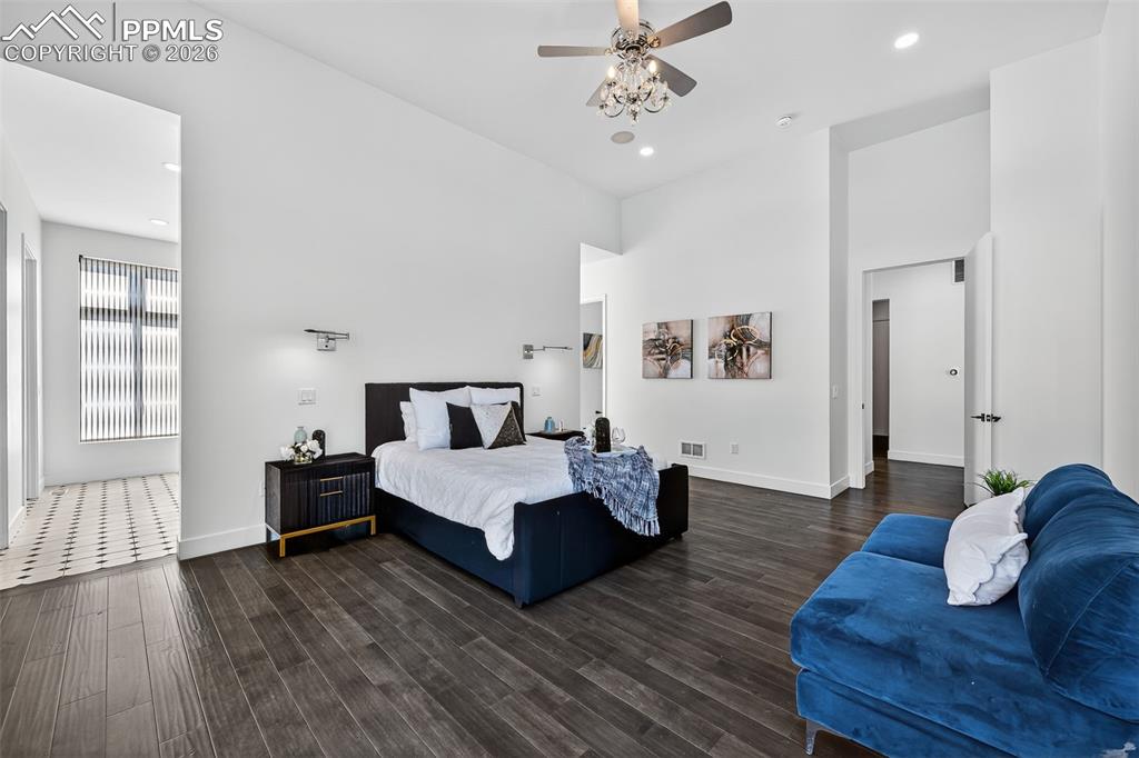 Image 24 of 44: Large Master suite