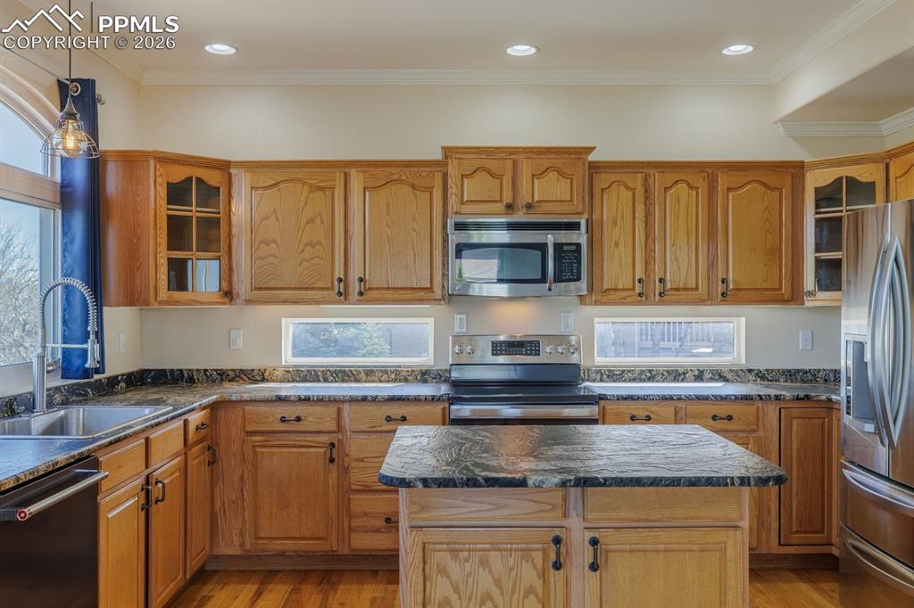 Image 20 of 49: Kitchen