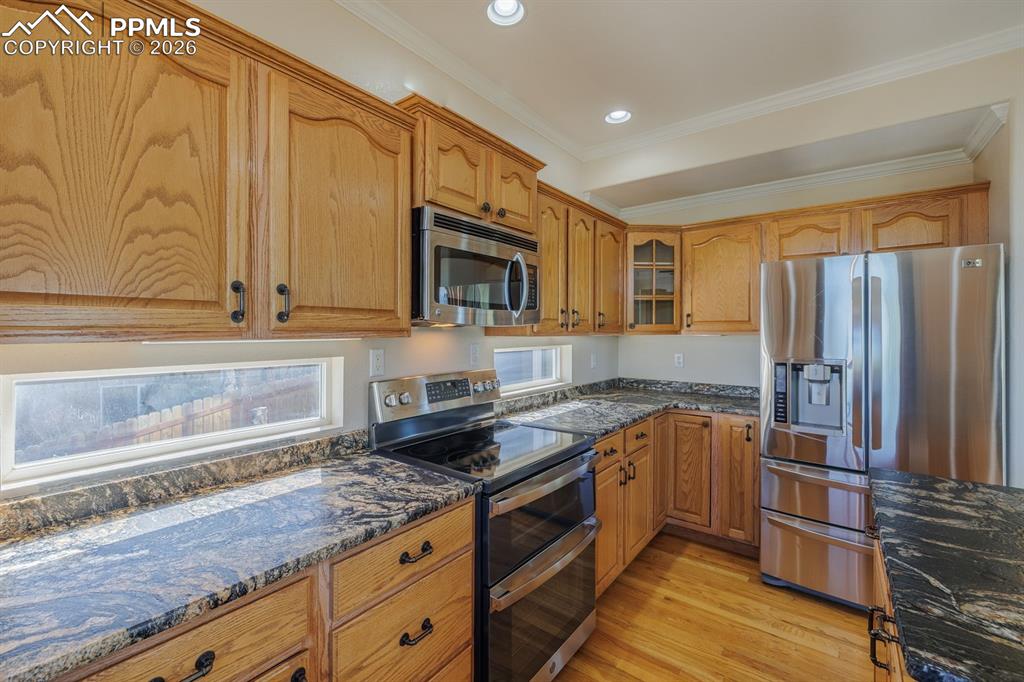 Image 21 of 49: Kitchen