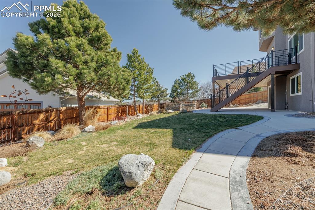 Image 43 of 49: Yard