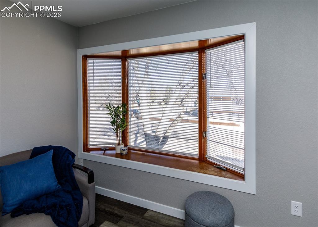 Image 10 of 45: Sitting Room