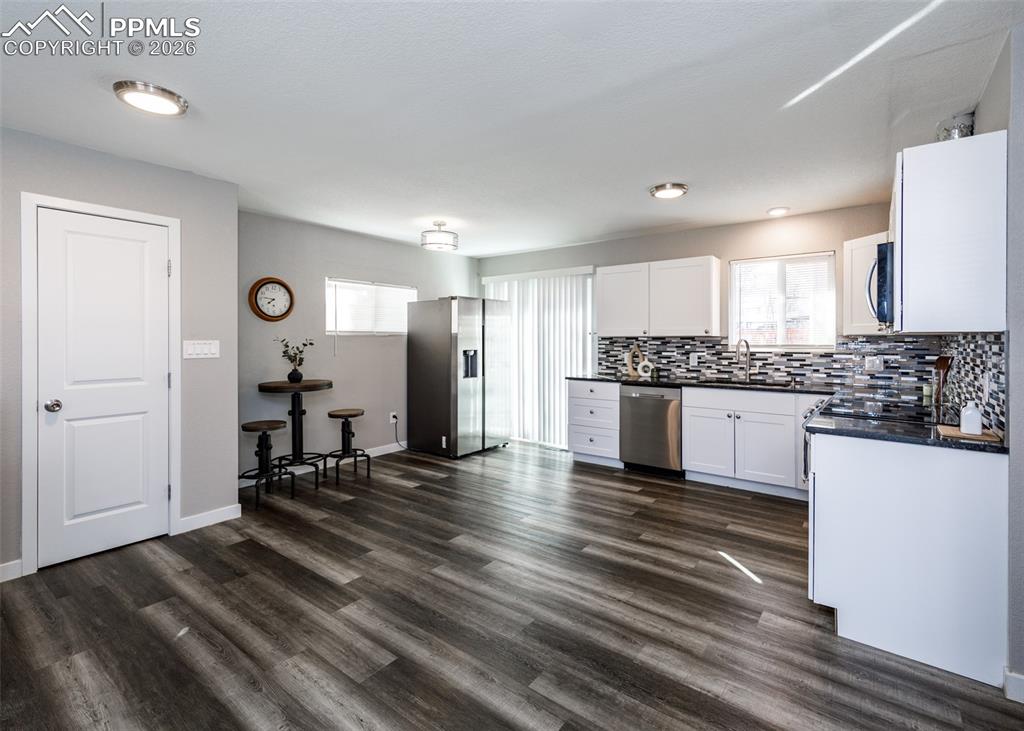 Image 11 of 45: Kitchen