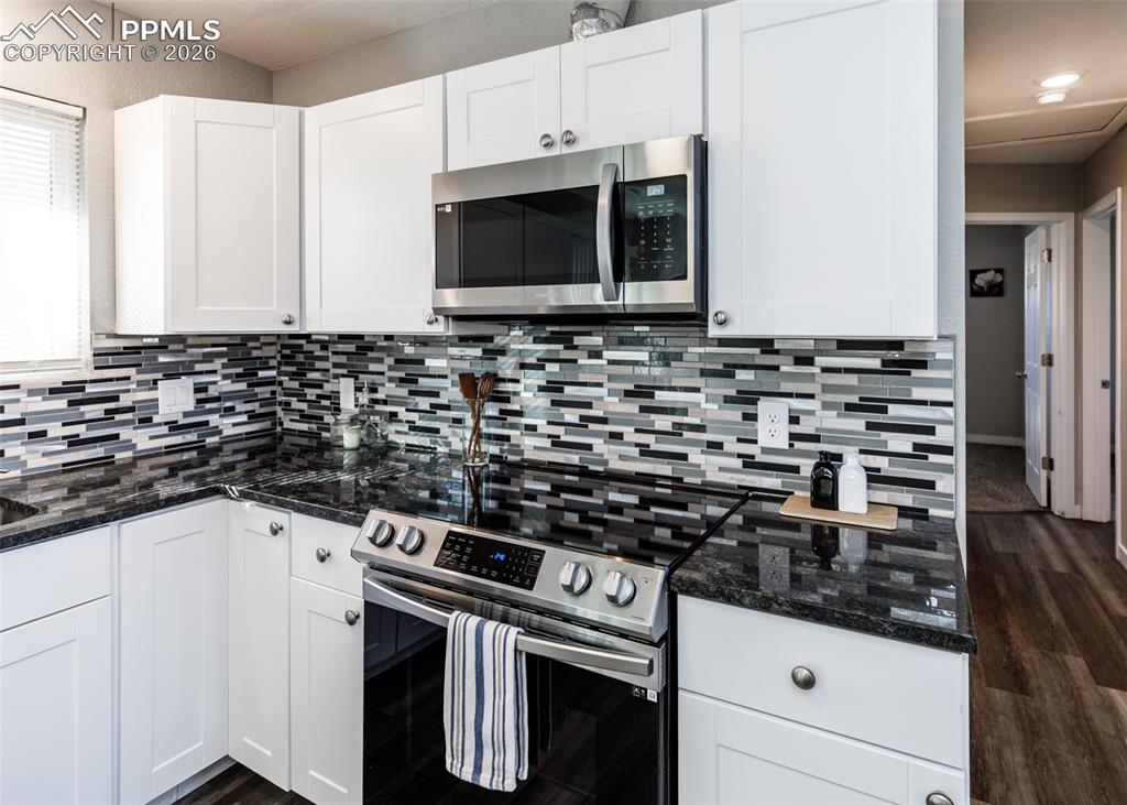 Image 13 of 45: Kitchen