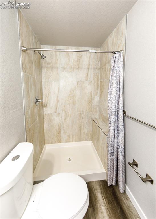 Image 25 of 45: Bathroom