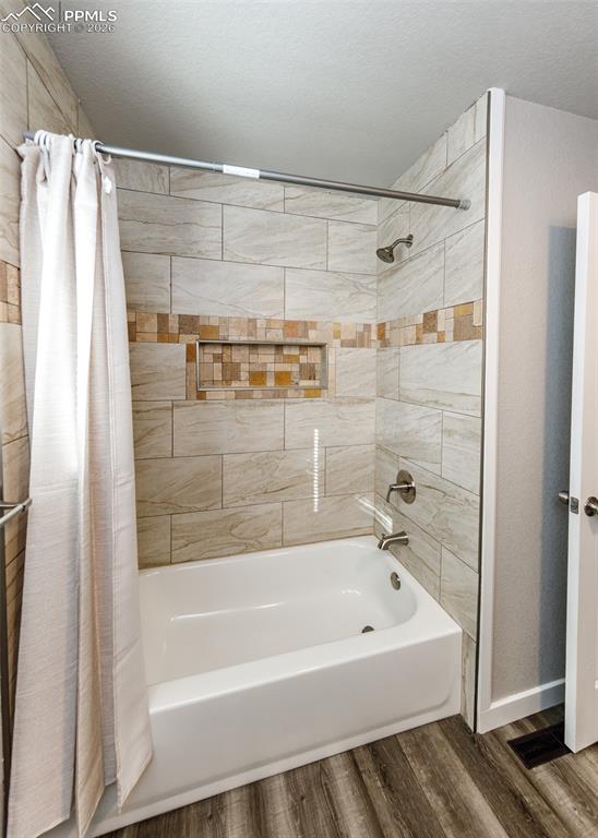 Image 30 of 45: Bathroom