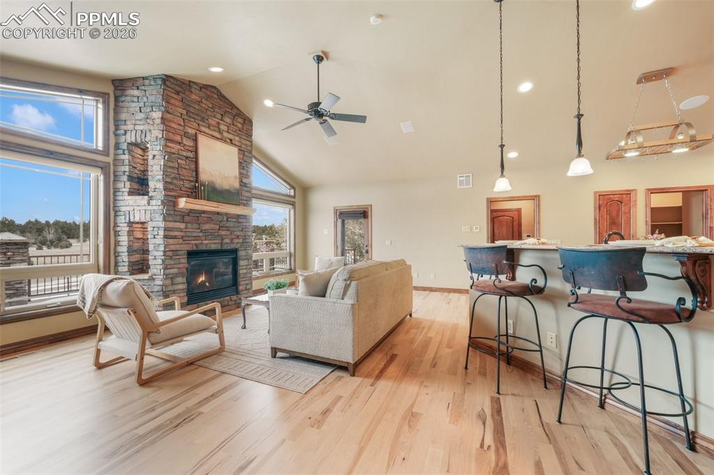 Image 10 of 50: Living Room