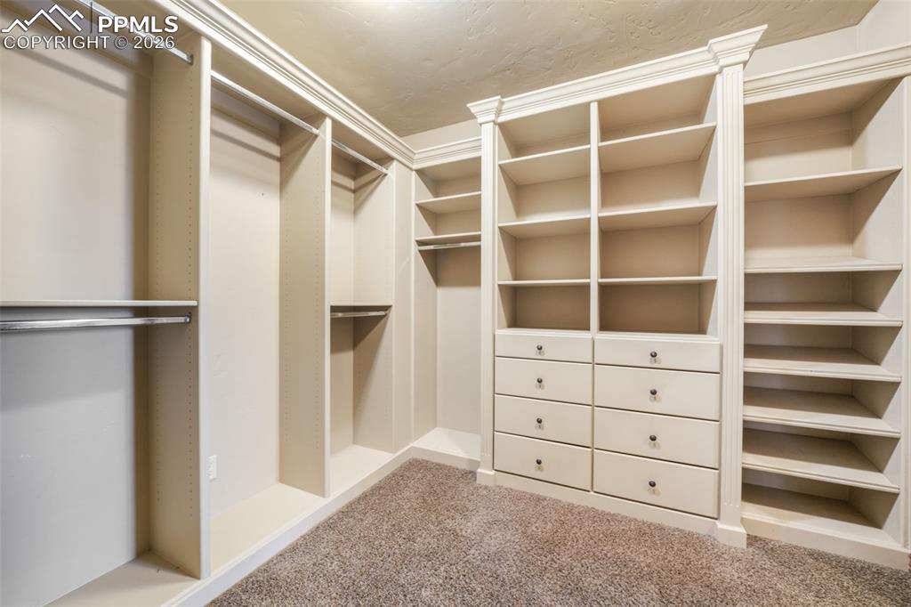 Image 26 of 50: Closet