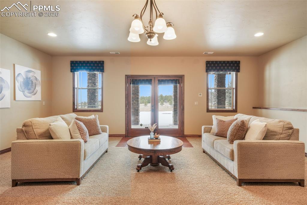 Image 31 of 50: Family Room