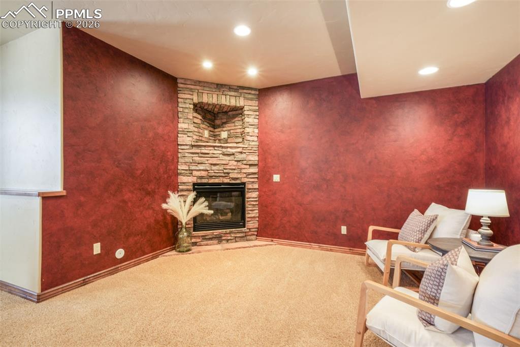 Image 32 of 50: Family Room