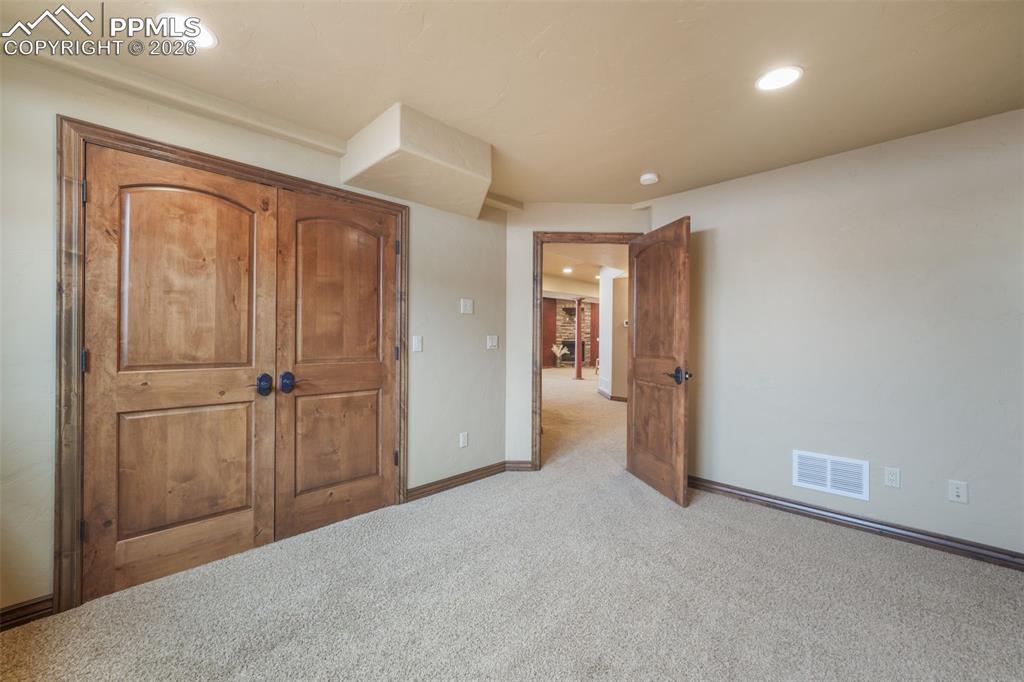 Image 39 of 50: Bedroom