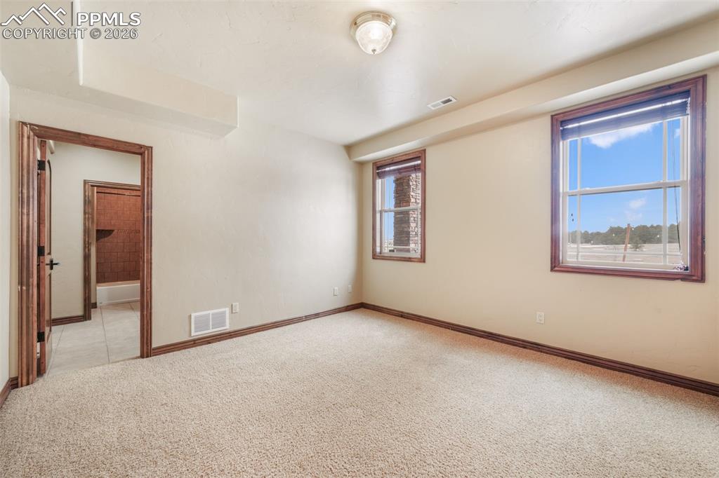 Image 41 of 50: Bedroom