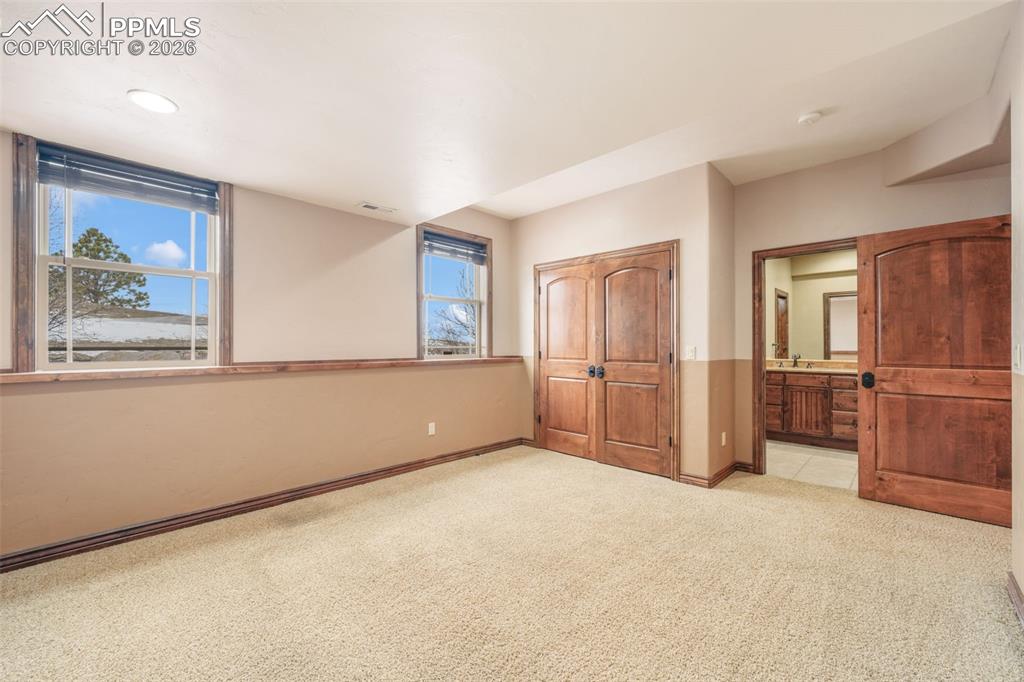 Image 43 of 50: Bedroom