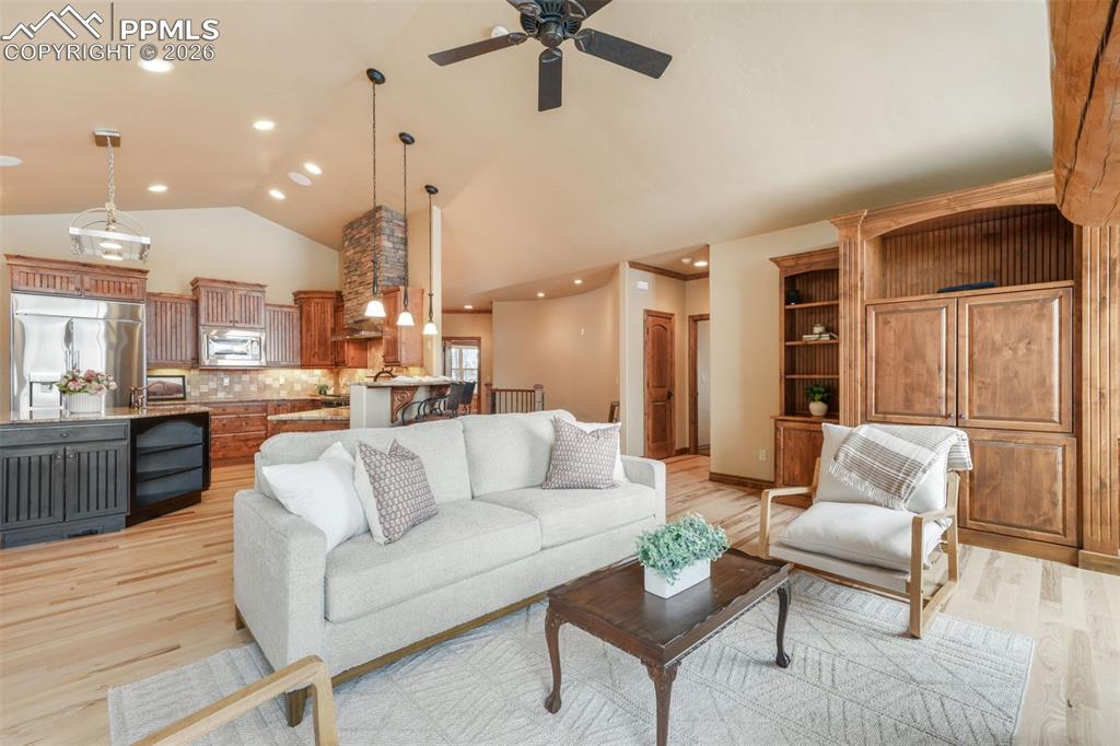 Image 8 of 50: Living Room