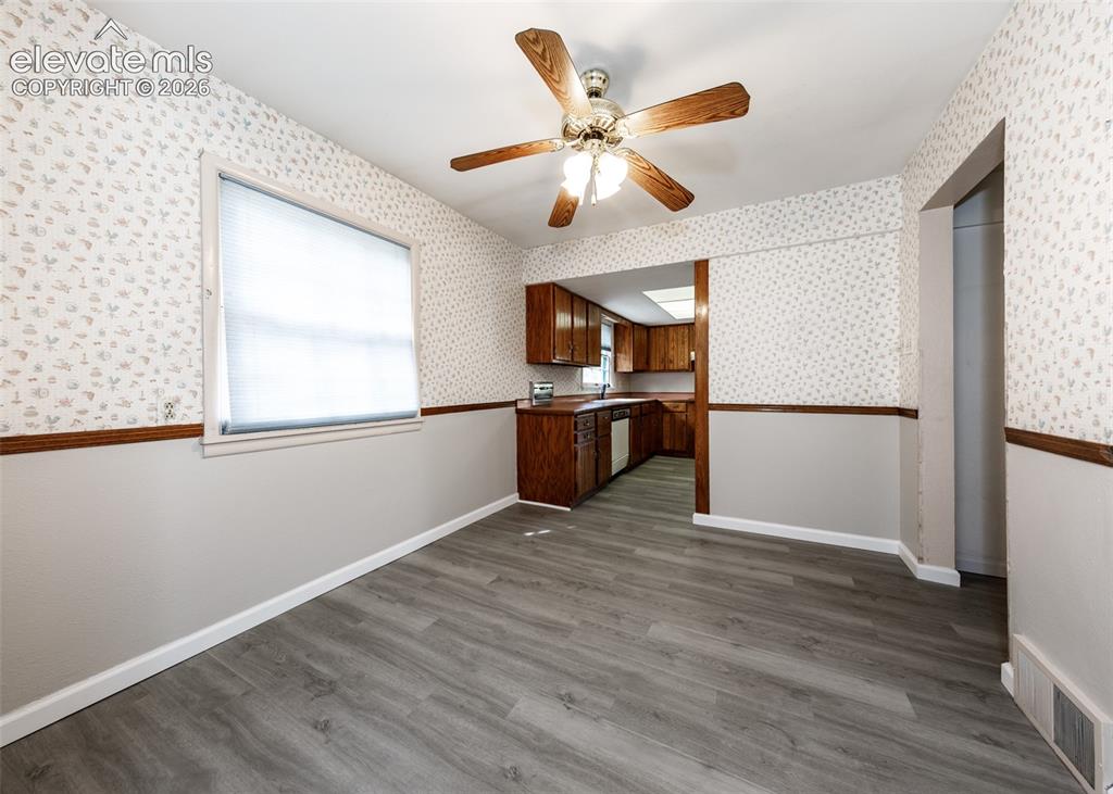 Image 12 of 35: Dining Area