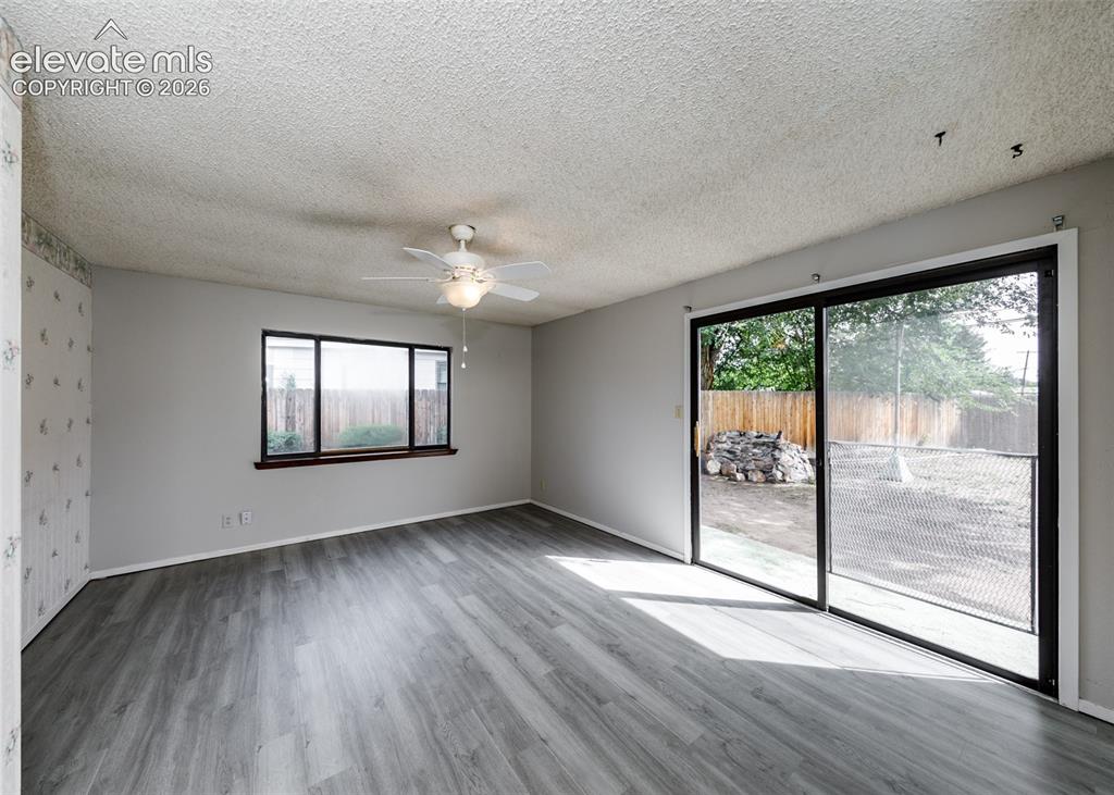 Image 19 of 35: Master Bedroom