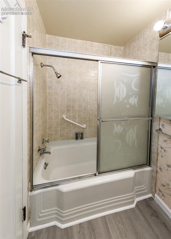 Image 8 of 35: Bathroom
