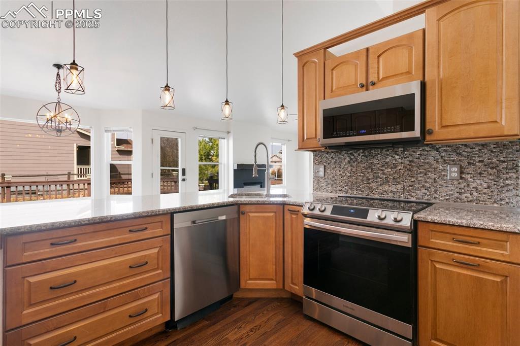 Image 12 of 35: Kitchen
