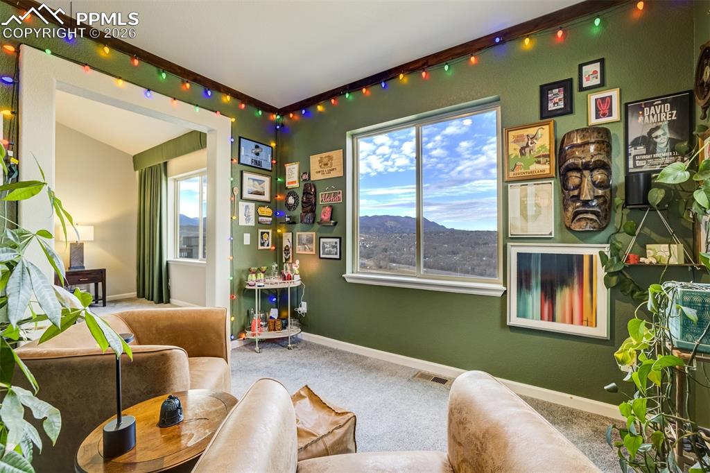 Image 20 of 50: Sitting Room