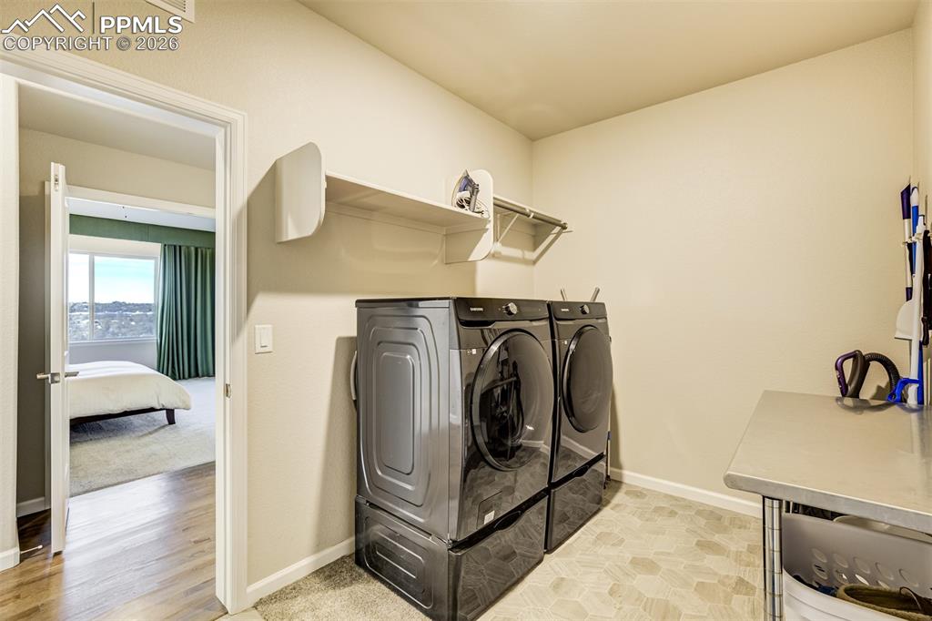 Image 31 of 50: Laundry